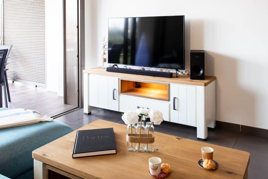 Апартаменты A7- 2 Bdr Sea & Mountain View - Ac, Parking, Pool & Terrace Антиб Экстерьер фото